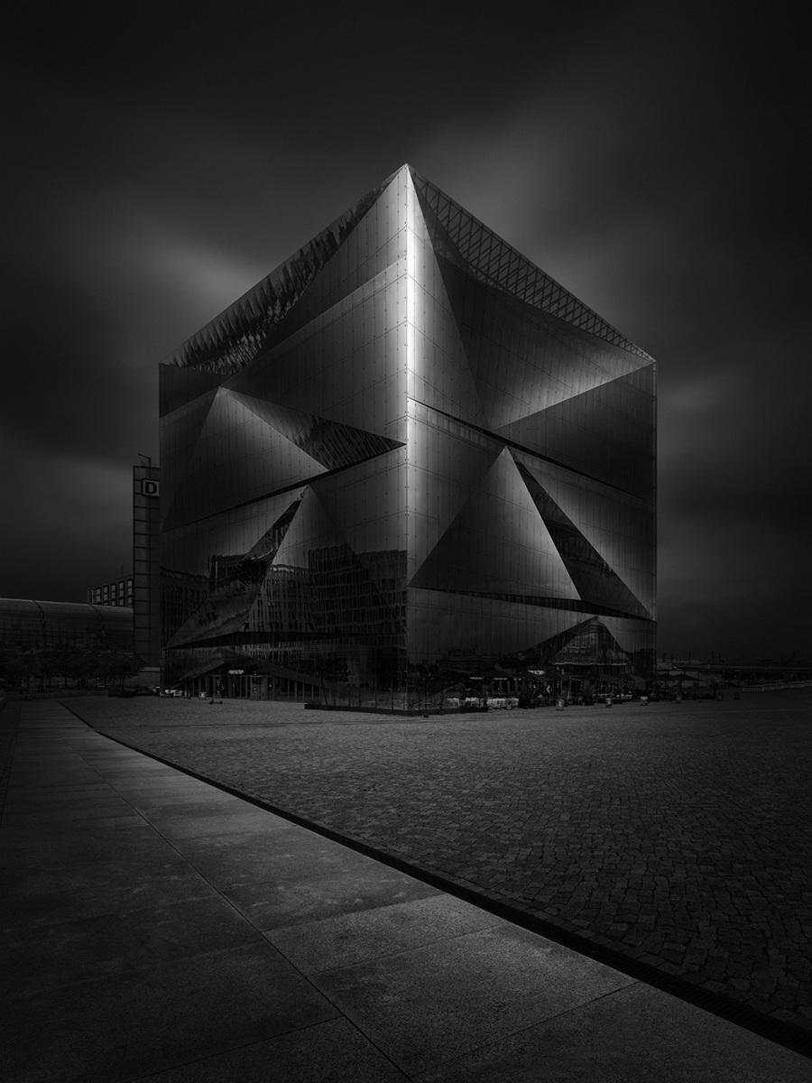 <center><p style="color:#FFFFFF;">Illusory Reflections I - © Julia Anna Gospodarou – The Cube Berlin</p></center>