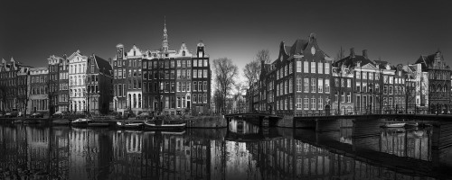 <center><p style="color:#FFFFFF;">A Tale of the Past II - Singel Canal Amsterdam - © Julia Anna Gospodarou </p></center>