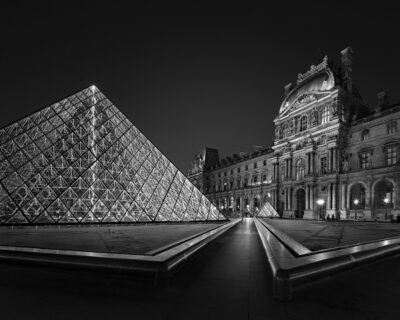 Midnight Light I – Louvre Museum pyramid Paris – © Julia Anna Gospodarou 2017 – 17mm Canon Tilt-shift Lens 30 sec. f/10 ISO 100 - No ND Filter