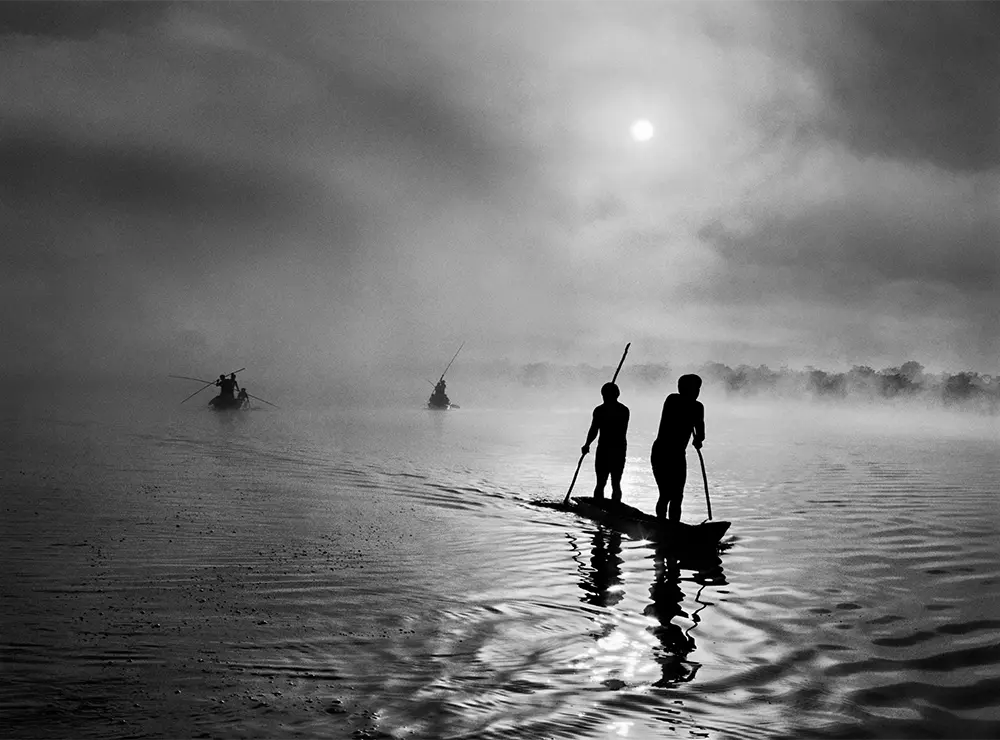 Sebastião Salgado - Fishing in the Piulaga Laguna 2005